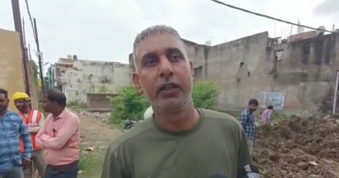 डबरा में सीवर खुदाई पर सख्ती, पार्षद ने दिया 7 दिन का अल्टीमेटम, EE बोले- काम दुरुस्त होने पर ही होगा भुगतान