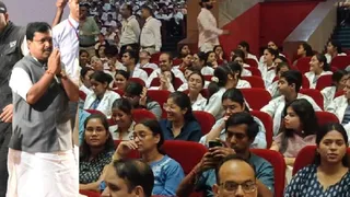 नितिन नवीन ने युवाओं को बताया देश की मौजूदा ताकत, मेरठ में दिलाए तीन संकल्प