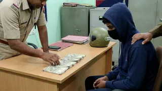 OLX पर स्कूटर खरीदने पहुंचा नाबालिग, 45 हजार के नकली नोट देकर करने लगा सौदा, बंडल की मोटाई से खुला राज