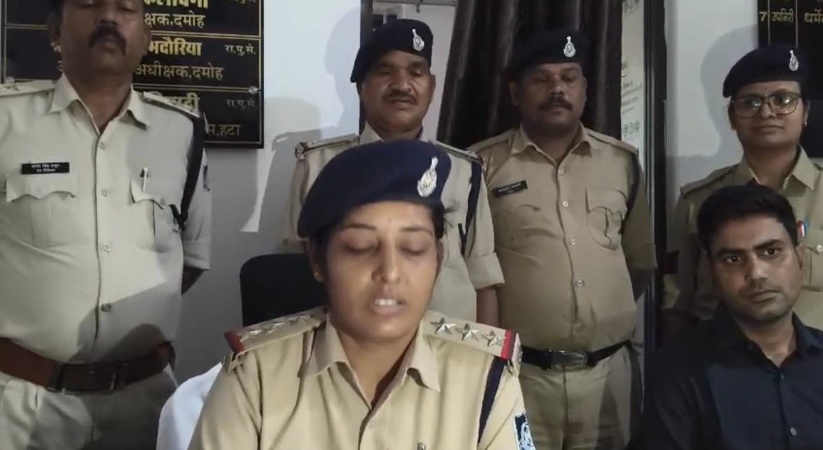 कर्ज चुकाने के लिए बेटे ने ही रची घर में चोरी की कहानी, पटेरा पुलिस ने साढ़े 6 लाख के जेवर बरामद किए