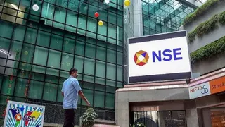 IPO प्राइस से नीचे NSE शेयर, बाजार में मचा हलचल, 3 ब्रोकरेज ने बताया ₹2,050 तक का टारगेट