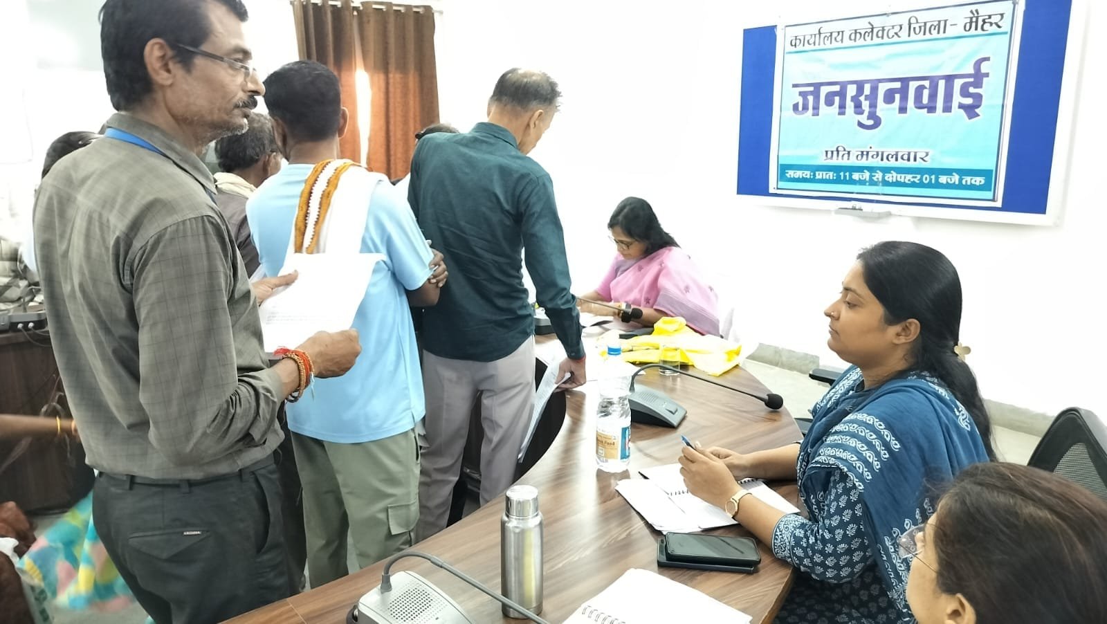 मैहर जनसुनवाई में 64 आवेदन, लाड़ली बहना से लेकर जमीन विवाद तक शिकायतें; अधिकारियों को त्वरित निराकरण के निर्देश