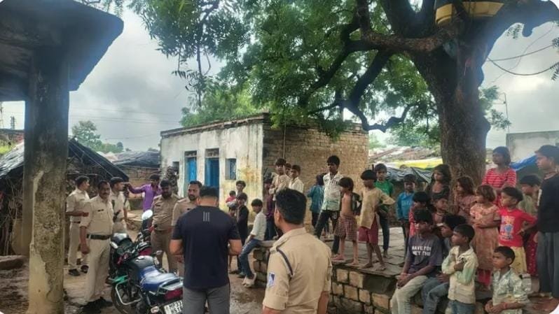 पोहरी में अवैध शराब के ठिकानों पर पुलिस की दबिश, कई संभावित स्थानों पर छापेमारी; नहीं मिली अवैध शराब