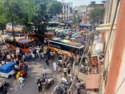 इंदौर राजवाड़ा हादसे के बाद सिटी बसों की एंट्री बंद, तोड़फोड़ करने वालों पर FIR; ड्राइवर से पूछताछ में नया खुलासा