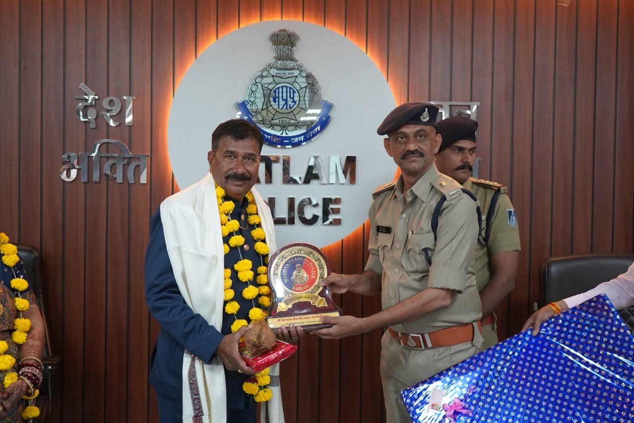 लंबी पुलिस सेवा के बाद उप निरीक्षक भेरूदास बैरागी सेवानिवृत्त, समारोह में दी गई भावभीनी विदाई