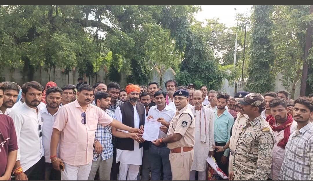 कथित झूठे मुकदमों के विरोध में सैकड़ों लोधी समाजजन पहुंचे एसपी कार्यालय, निष्पक्ष जांच की मांग