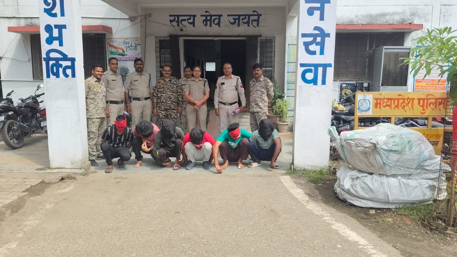 दतिया में बिजली तार चोरी का खुलासा, 5 क्विंटल हाईटेंशन तार बरामद, छह आरोपी गिरफ्तार