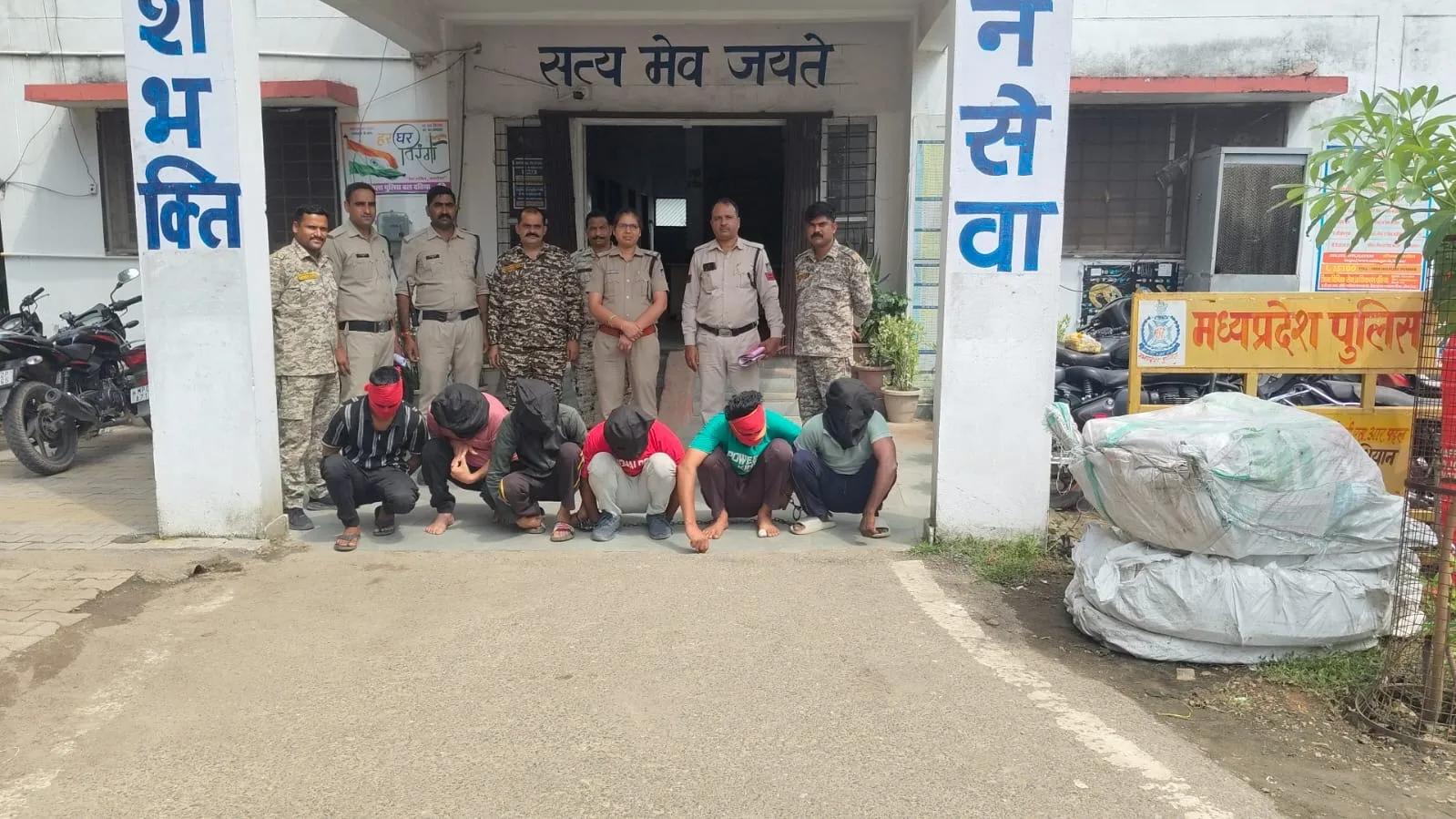 दतिया में बिजली तार चोरी का खुलासा, 5 क्विंटल हाईटेंशन तार बरामद, छह आरोपी गिरफ्तार