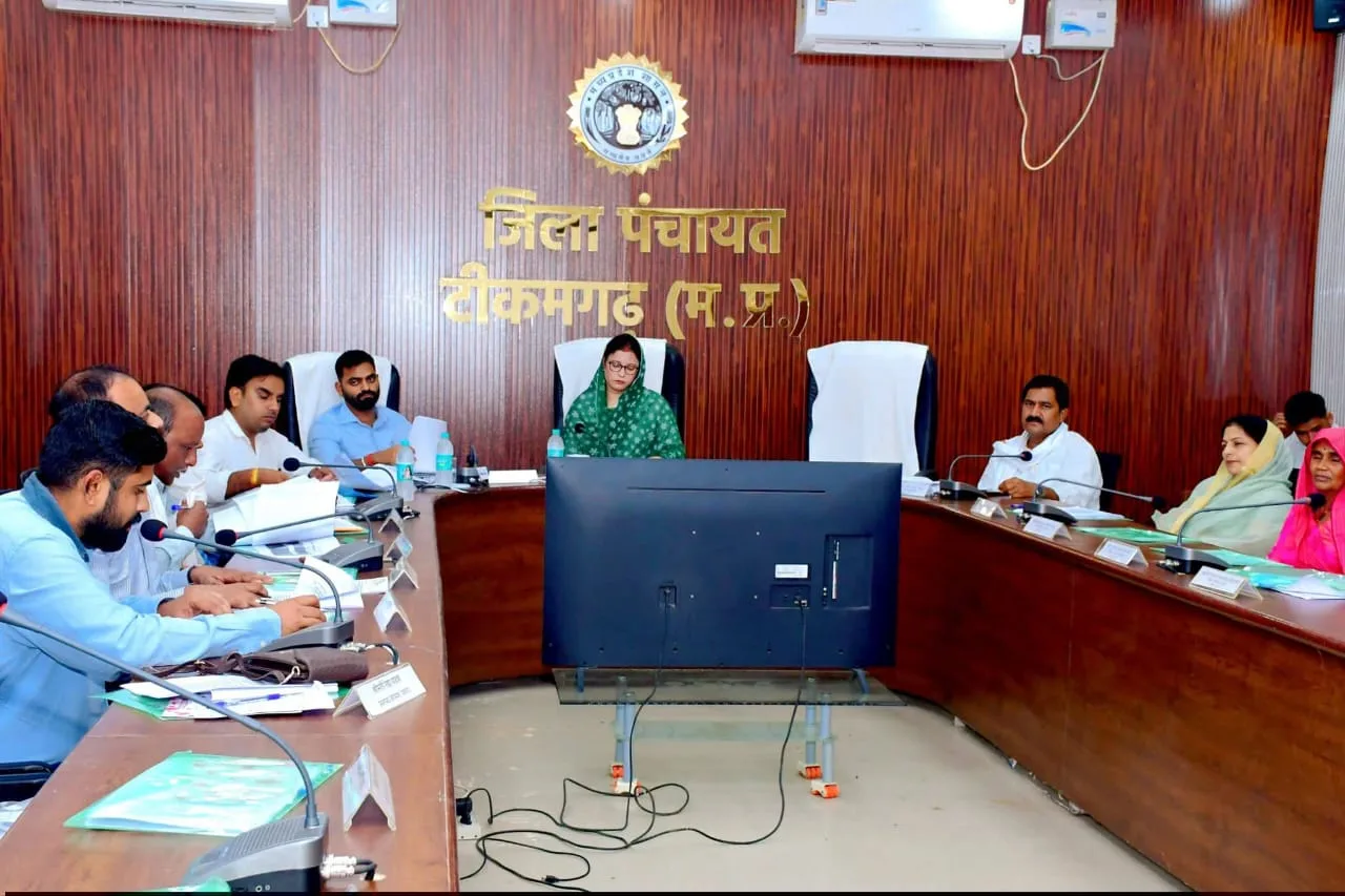 जिला पंचायत की सामान्य सभा में विकास कार्यों की समीक्षा, समय-सीमा में काम पूरा करने के निर्देश