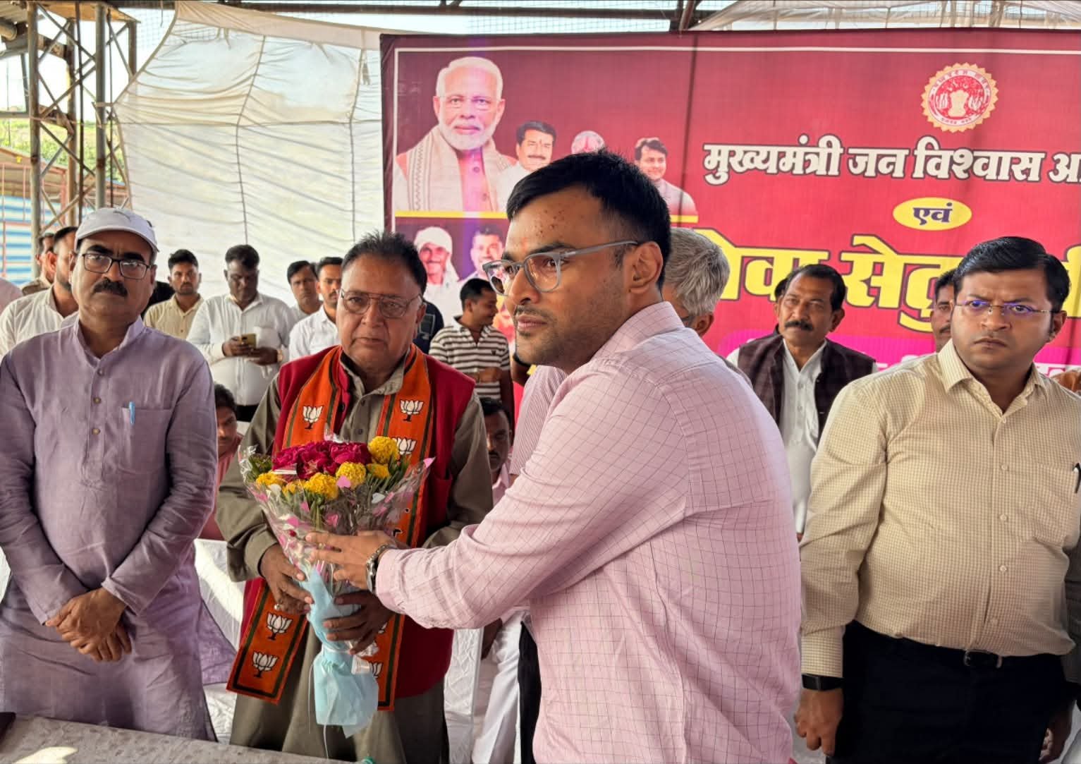 शिवपुरी: सरकारी जमीन को निजी बताकर बेचने वालों पर हो कार्रवाई, विधायक रमेश खटीक
