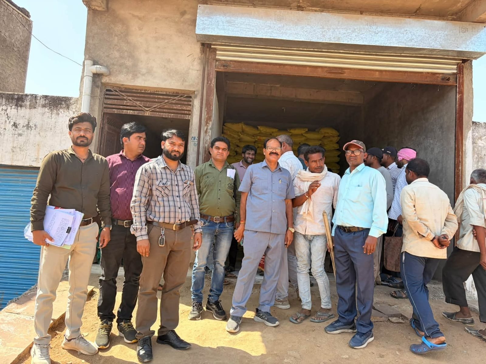 सिरसोद में पिछले साल सील किए गए खाद गोदाम खुले, नियमानुसार बिक्री के निर्देश