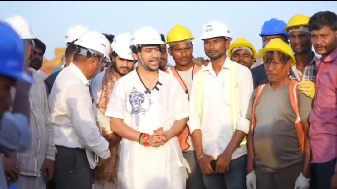 बागेश्वर धाम में स्थानीय ग्रामीणों को रोजगार, कैंसर अस्पताल के निर्माण से पलायन घटने का दावा