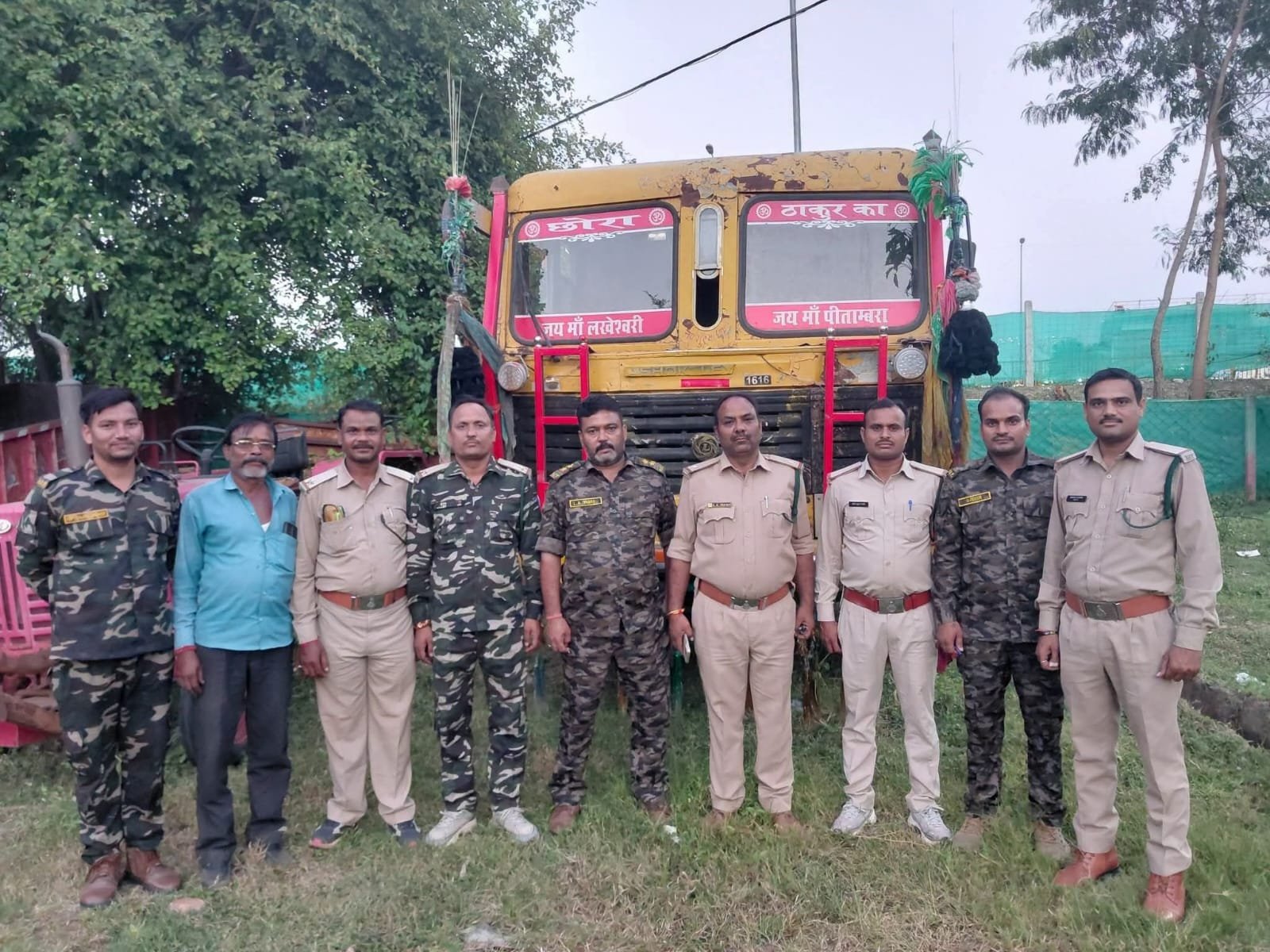 सतनवाड़ा वन विभाग की कार्रवाई, वनभूमि से अवैध उत्खनन में डंपर जब्त
