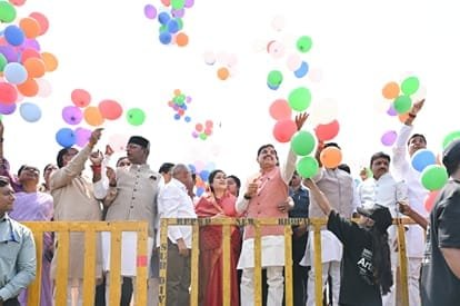 भोपाल में CM मोहन यादव ने छोड़े रंग-बिरंगे गुब्बारे, दिया जनसेवा का संदेश