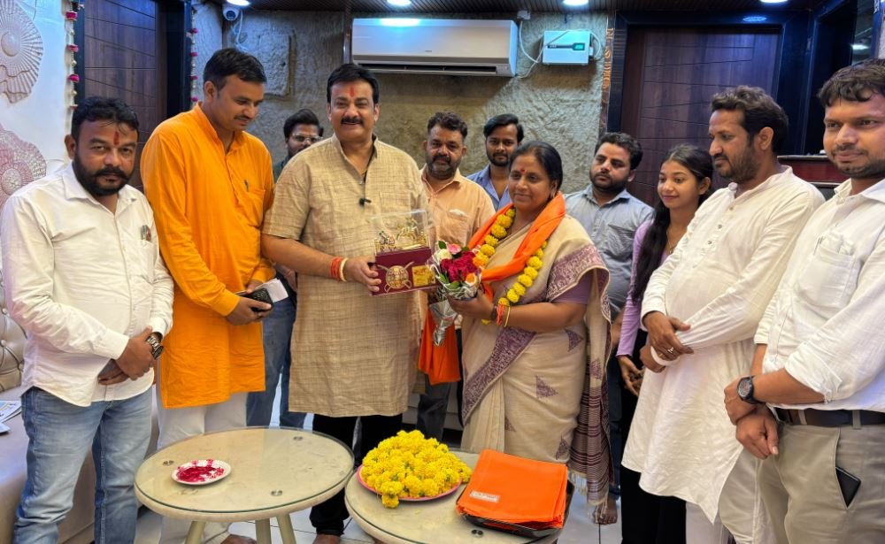 नीलिमा कटियार का संघर्ष सेवा समिति कार्यालय पर सम्मान, सामाजिक कार्यों की सराहना