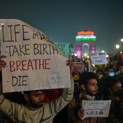 Air Quality Crisis दिल्ली : Opposition ने PM Modi की तस्वीर के साथ किया प्रदर्शन