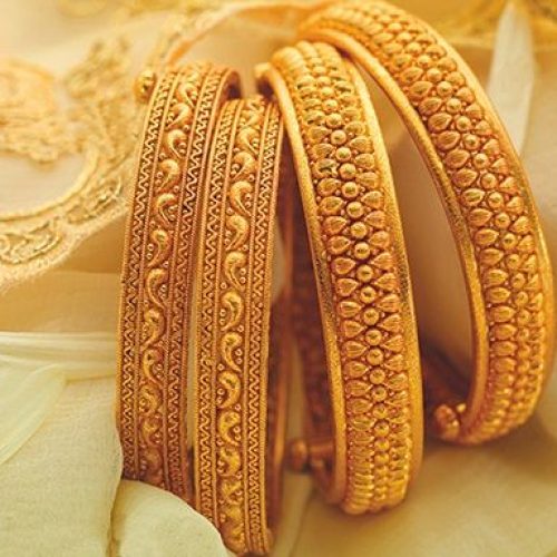 Gold market on edge ahead of Fed meeting – घरेलू सोना गिरा, निवेशकों को ‘buy on dips’ सलाह