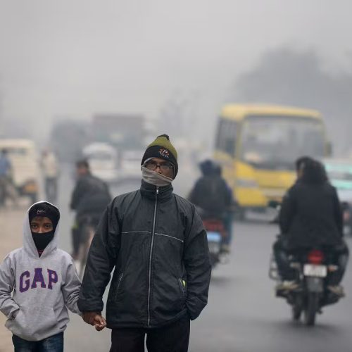 22 States on Cold Alert, UP में Dense Fog से हालात बिगड़े; रेल और सड़क यातायात प्रभावित