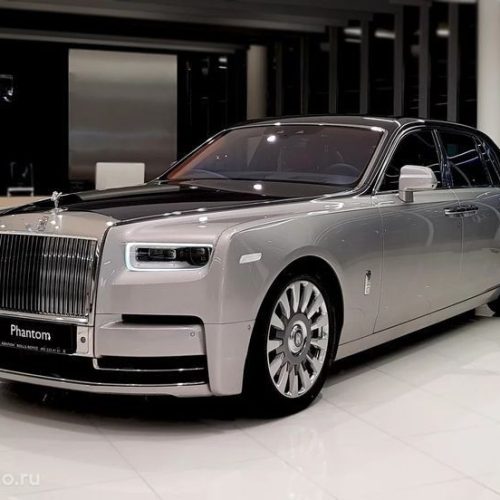 What Defines a Luxury Car? Comfort, Tech और Driving का Perfect Mix