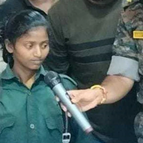 छोटे कद और मासूम चेहरे वाली 23 वर्षीय माओवादी सुनीता ने किया सरेंडर, समाज की मुख्यधारा में लौटने की प्रेरक कहानी