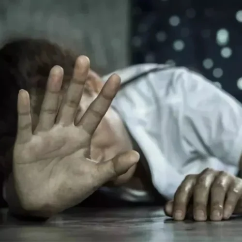 देवास में 11 वर्षीय बालिका से दरिंदगी: आरोपी फरार, बच्ची की हालत गंभीर