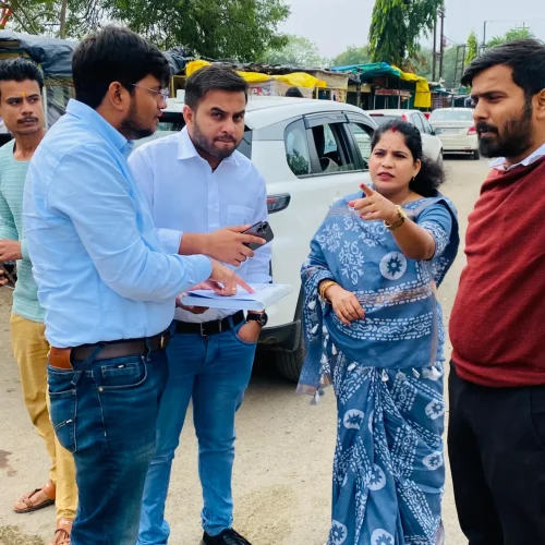 शहरों में ट्रैफिक सुधार की बड़ी पहल: चौराहों-तिराहों पर लगेंगे सिग्नल, सड़कें होंगी चौड़ी, हटाए जाएंगे खंभे