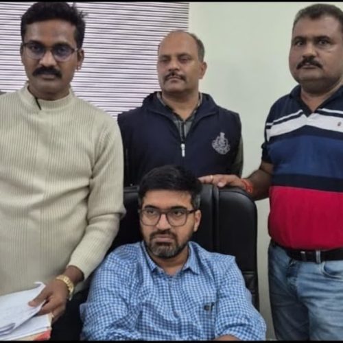 देवास में भ्रष्टाचार के खिलाफ बड़ी कार्रवाई—15 हजार रुपये की रिश्वत लेते हुए अपर तहसीलदार रंगे हाथ पकड़े गए, EOW ने किया गिरफ्तार
